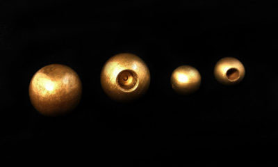 gold-painted-balls